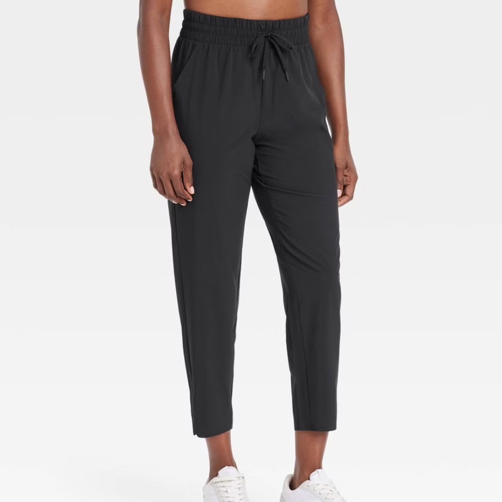 Black Women's high rise woven tapper Medium Pants side pockets elastic waistband